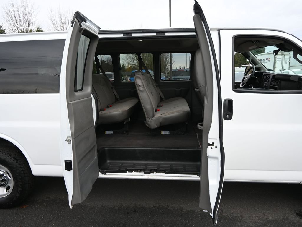 Used 2020 Chevrolet Express 3500 LT w/ LT Preferred Equipment Group image 18