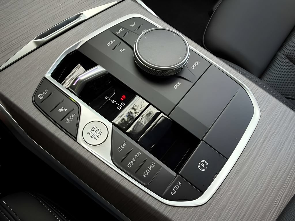 New 2026 BMW 330i Sedan w/ Premium Package RWD image 21