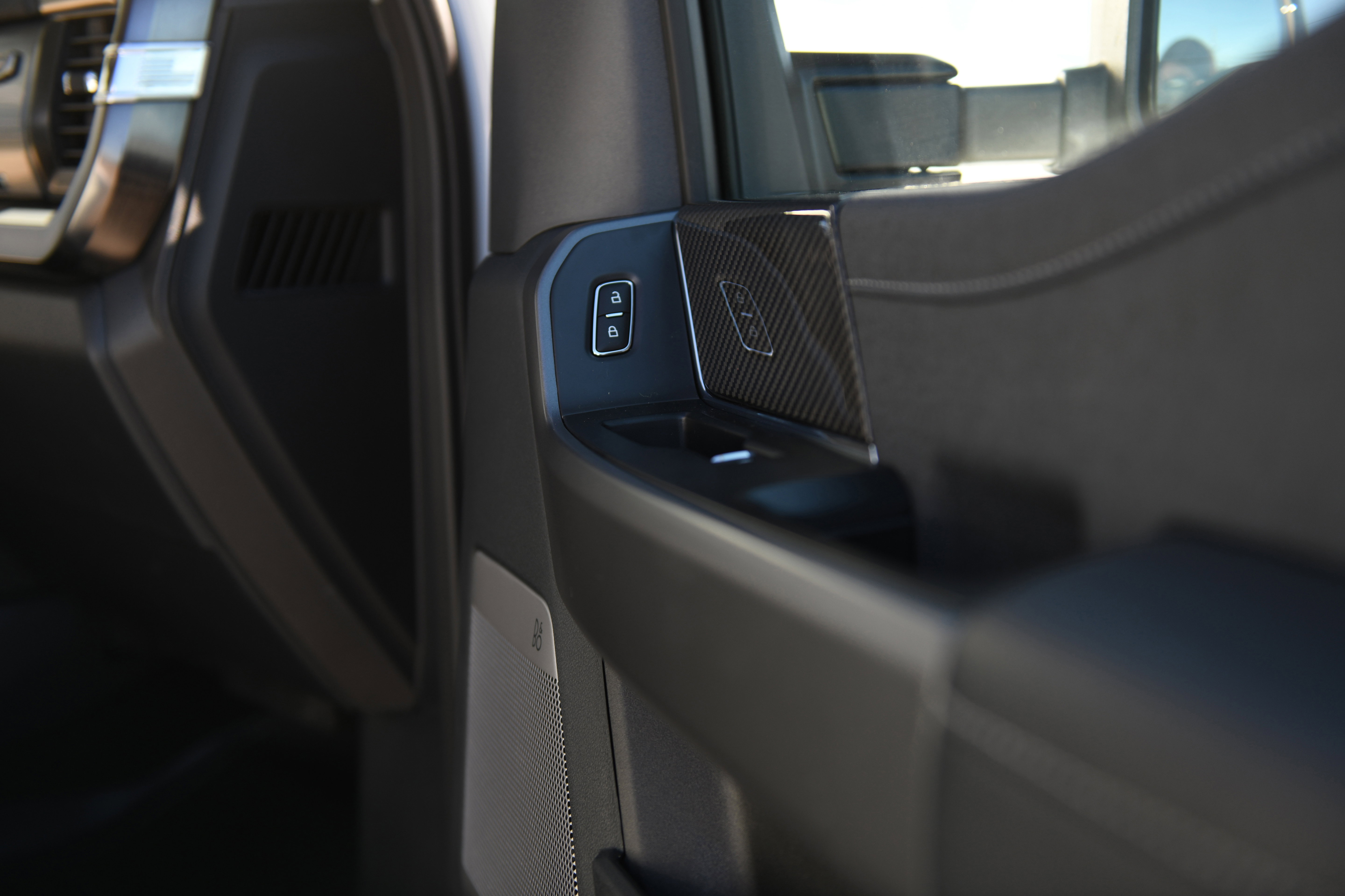 New 2026 Ford F250 Lariat w/ Black Appearance Package image 27