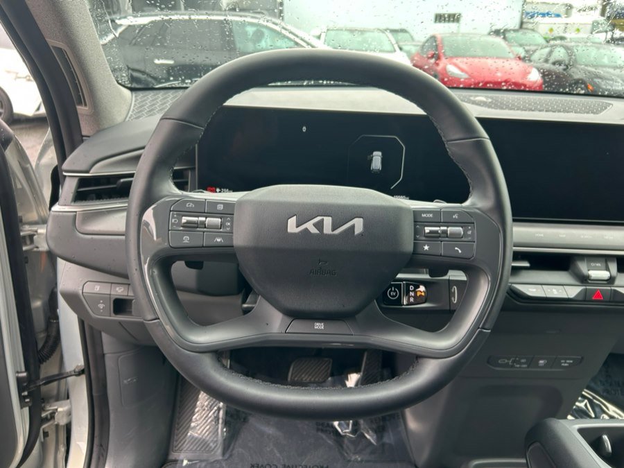 Used 2024 Kia EV9 Light Long Range RWD image 13