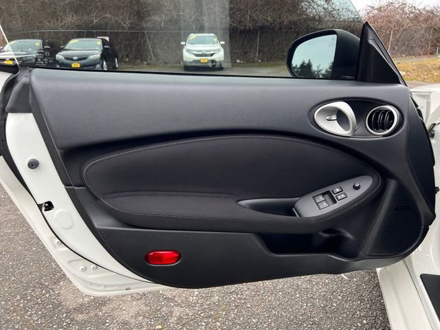 Used 2020 Nissan 370Z w/ Sport Package image 19