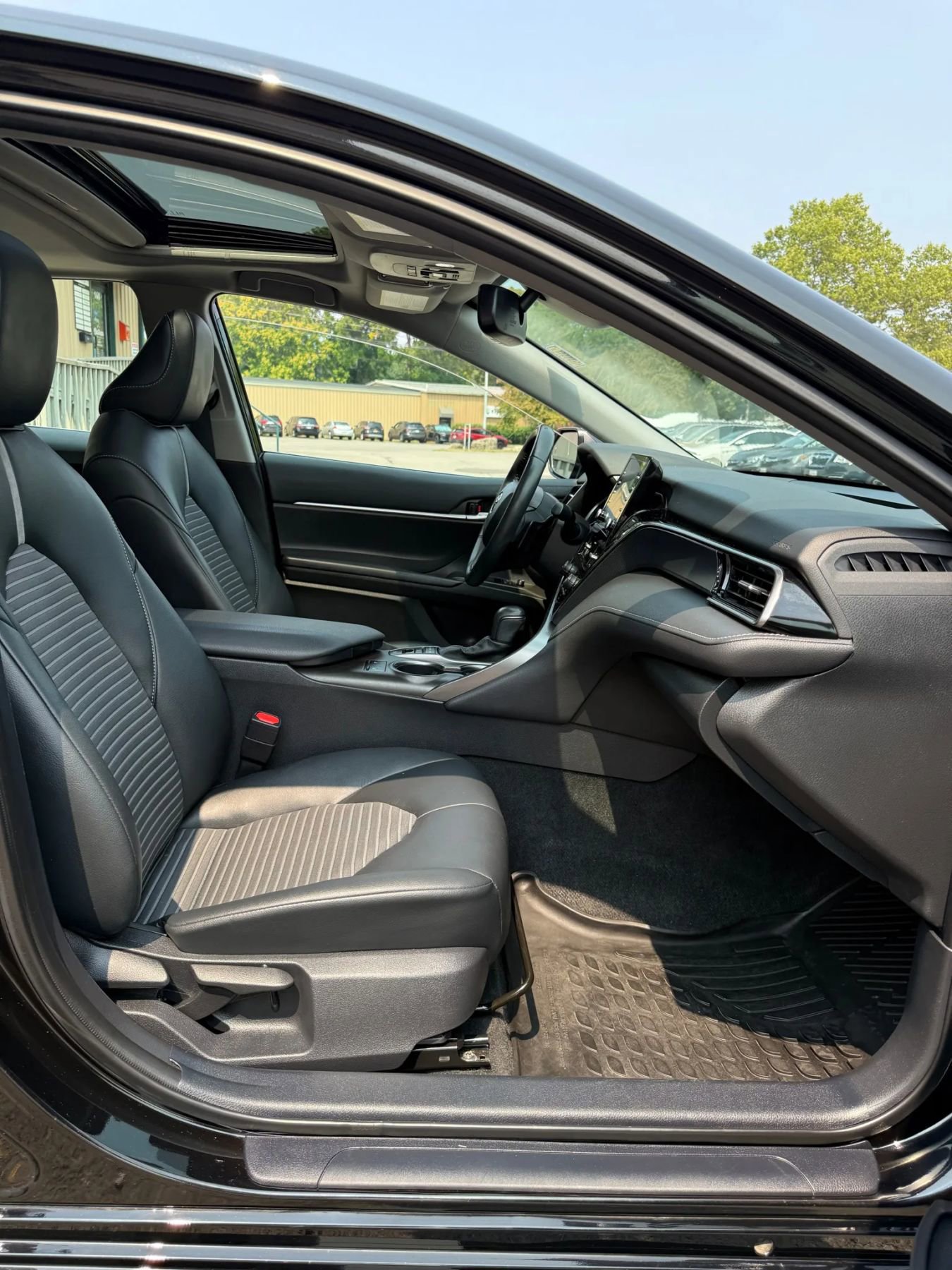 Used 2023 Toyota Camry SE w/ Cold Weather Package image 15