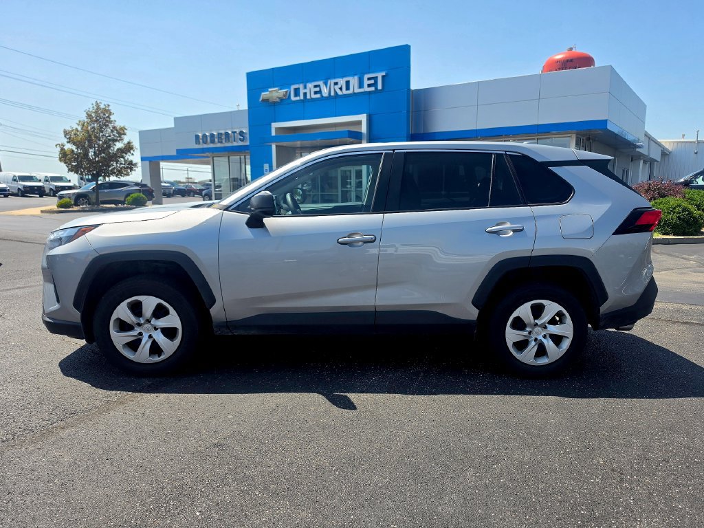Used 2025 Toyota RAV4 LE AWD/4WD image 3