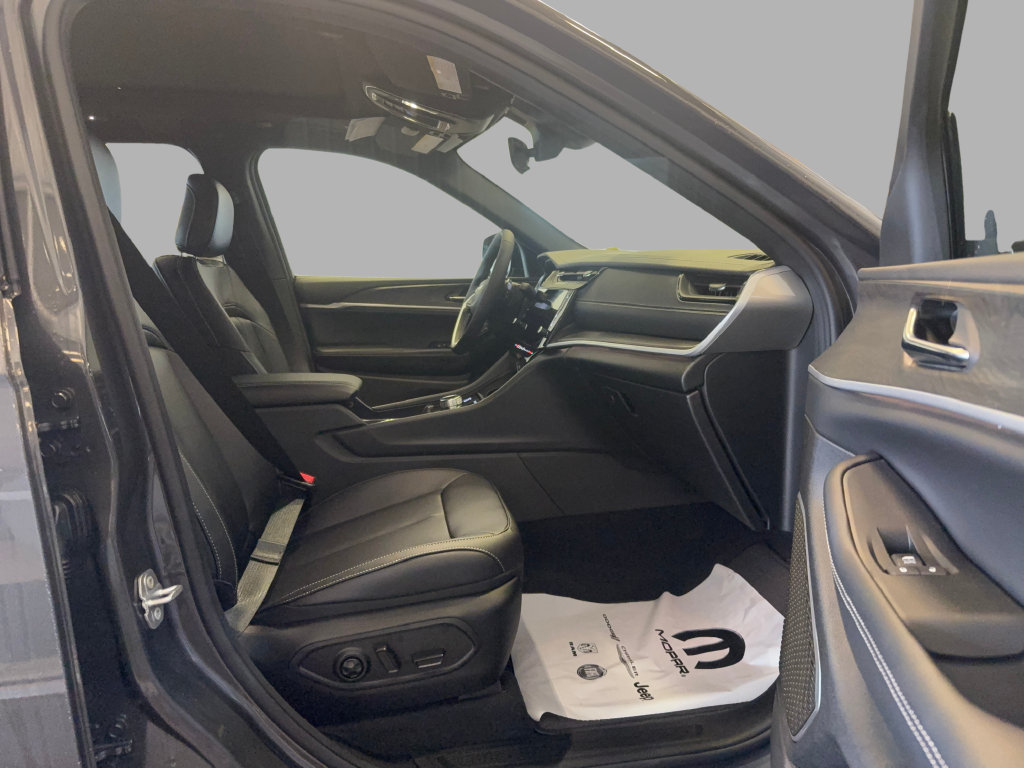 New 2026 Jeep Grand Cherokee Limited AWD/4WD image 12