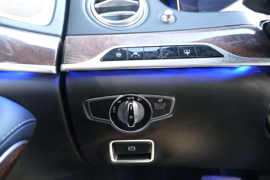 Used 2018 Mercedes-Benz S 560 4MATIC Sedan w/ Premium Package image 42