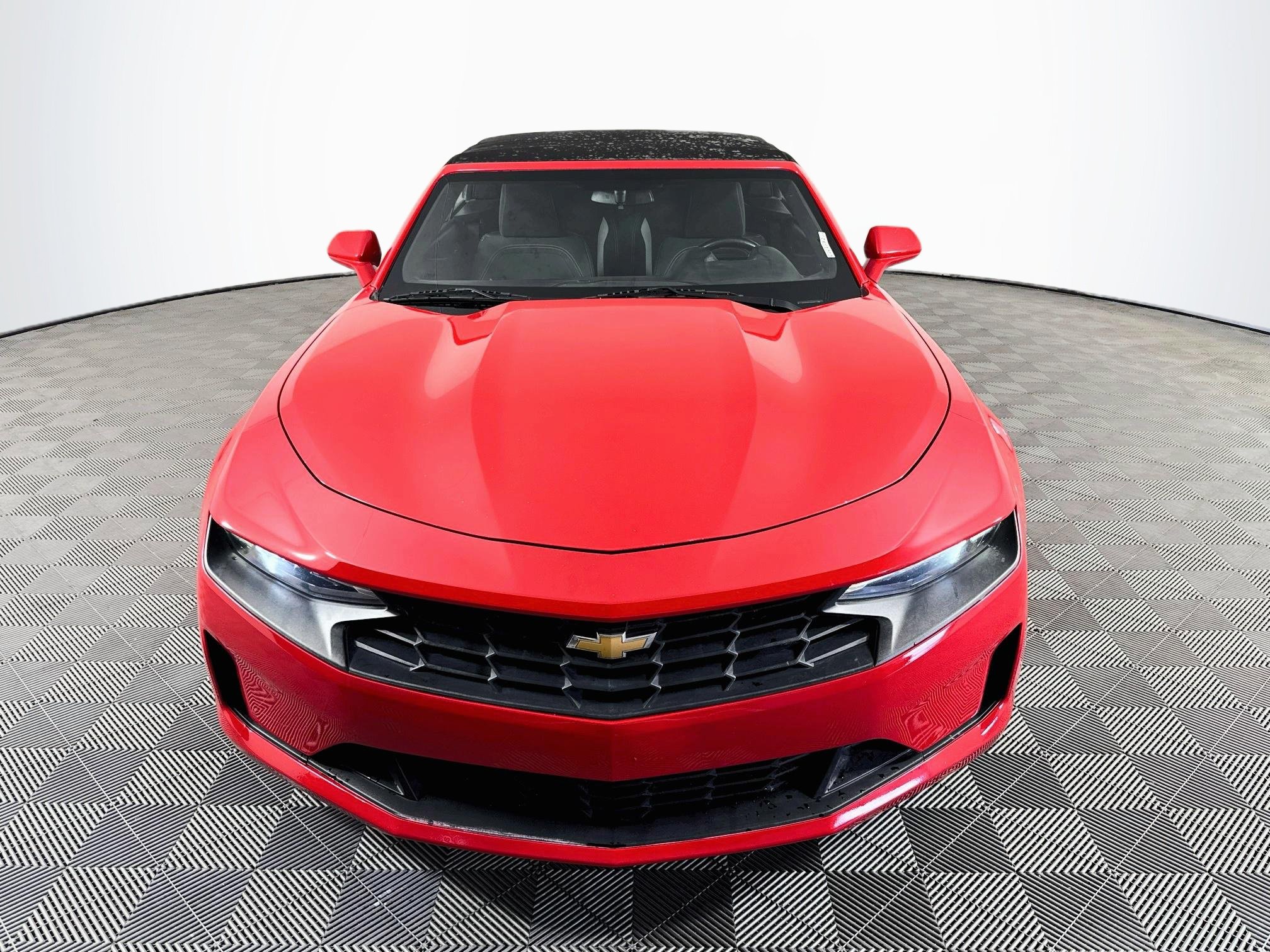 Used 2020 Chevrolet Camaro LT RWD image 2