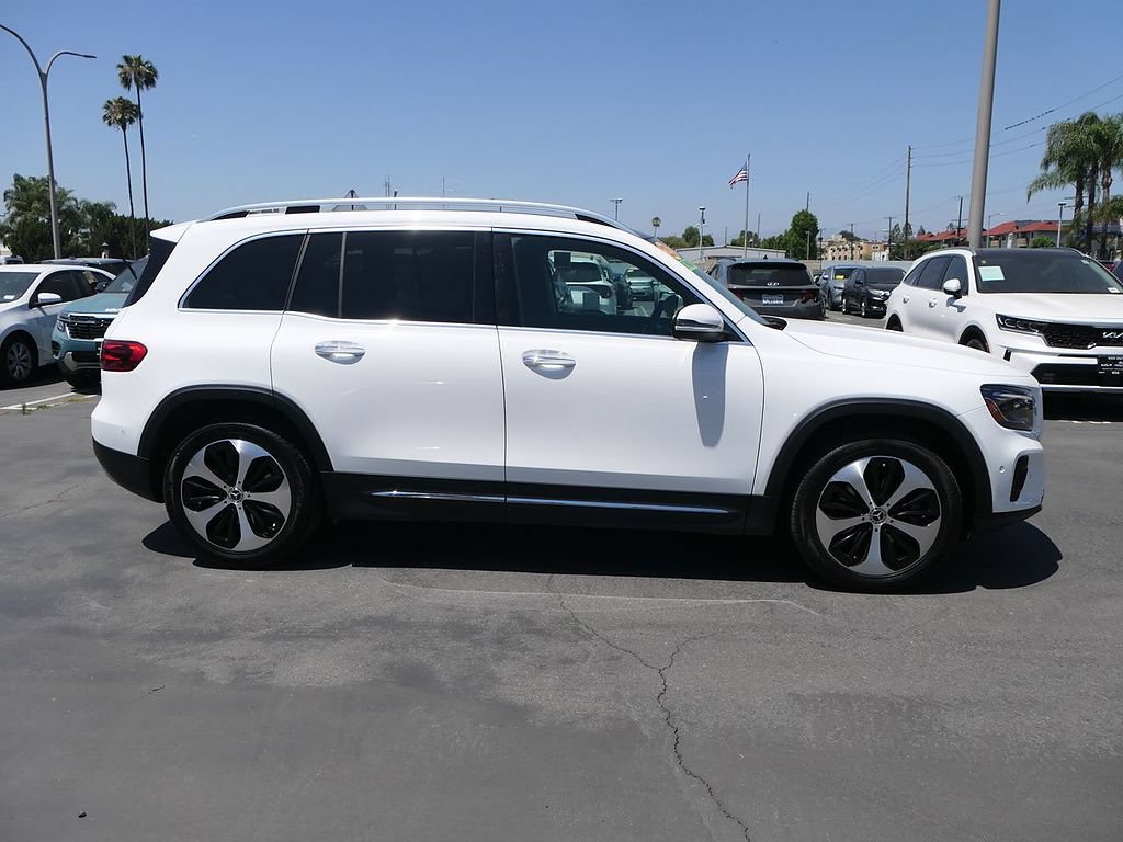 Used 2025 Mercedes-Benz GLB 250 4MATIC image 2