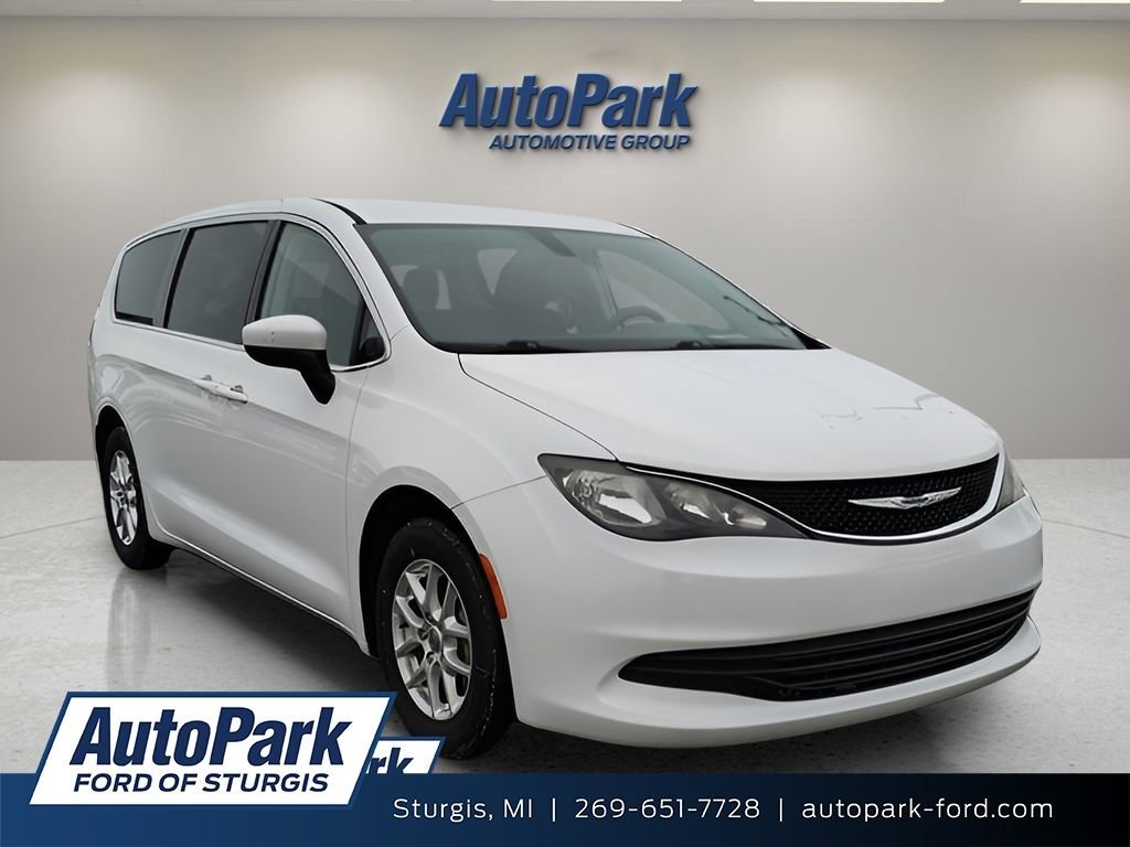 Used 2020 Chrysler Voyager LX FWD image 1
