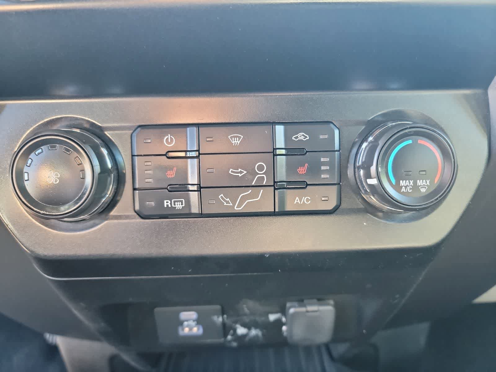Used 2020 Ford F350 XLT w/ XLT Premium Package AWD/4WD image 24