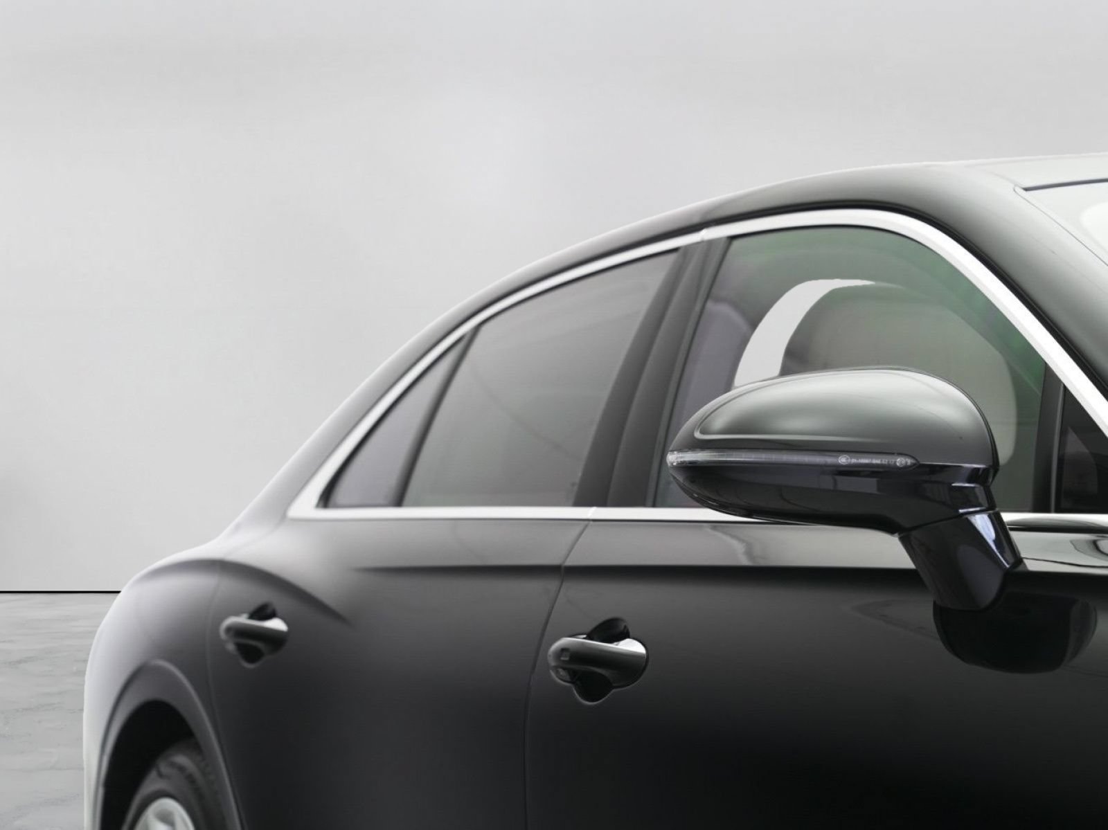 Used 2023 Bentley Flying Spur V8 AWD/4WD image 35