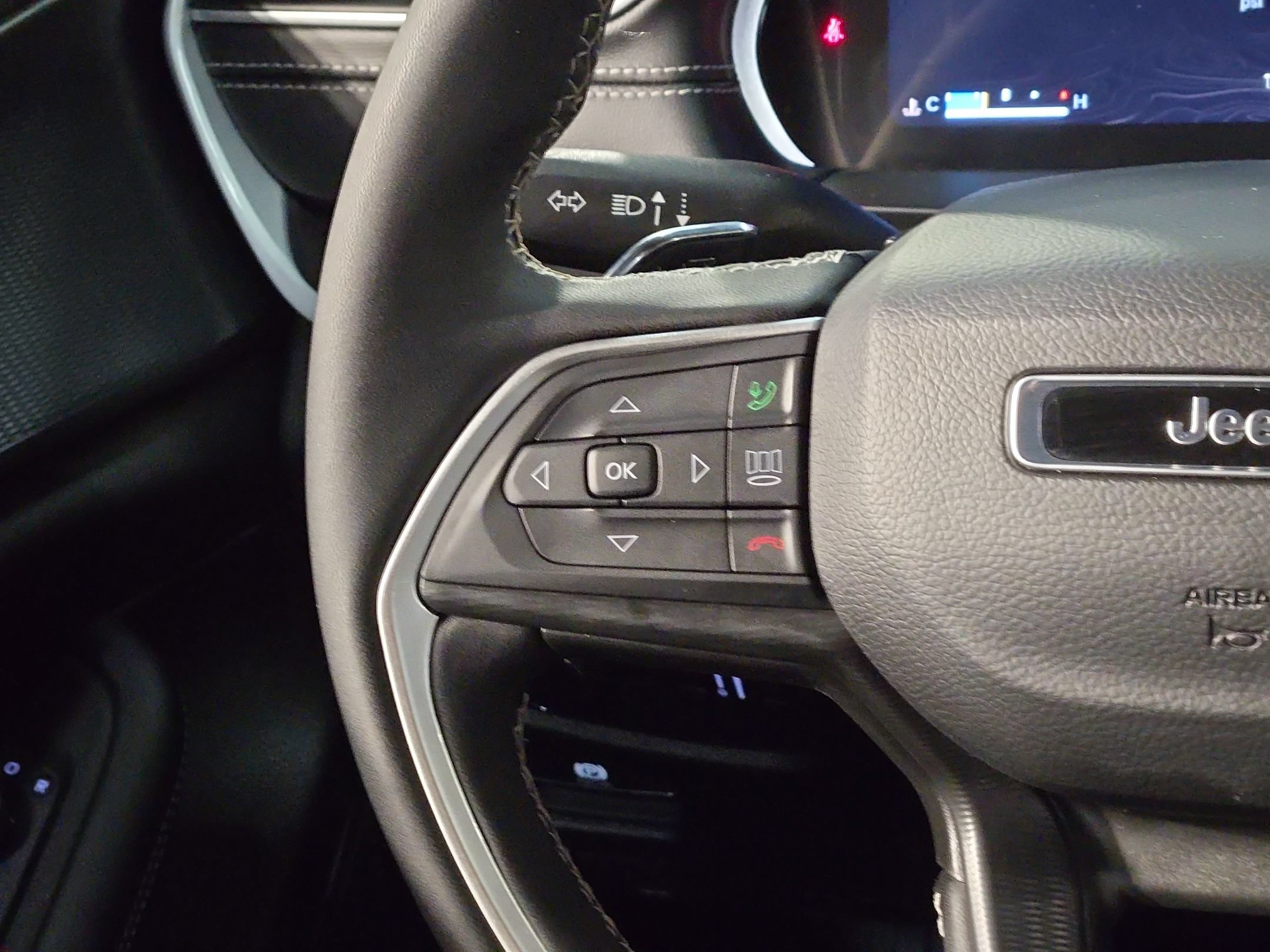 Used 2025 Jeep Grand Cherokee L Laredo w/ Luxury Tech Group I AWD/4WD image 28