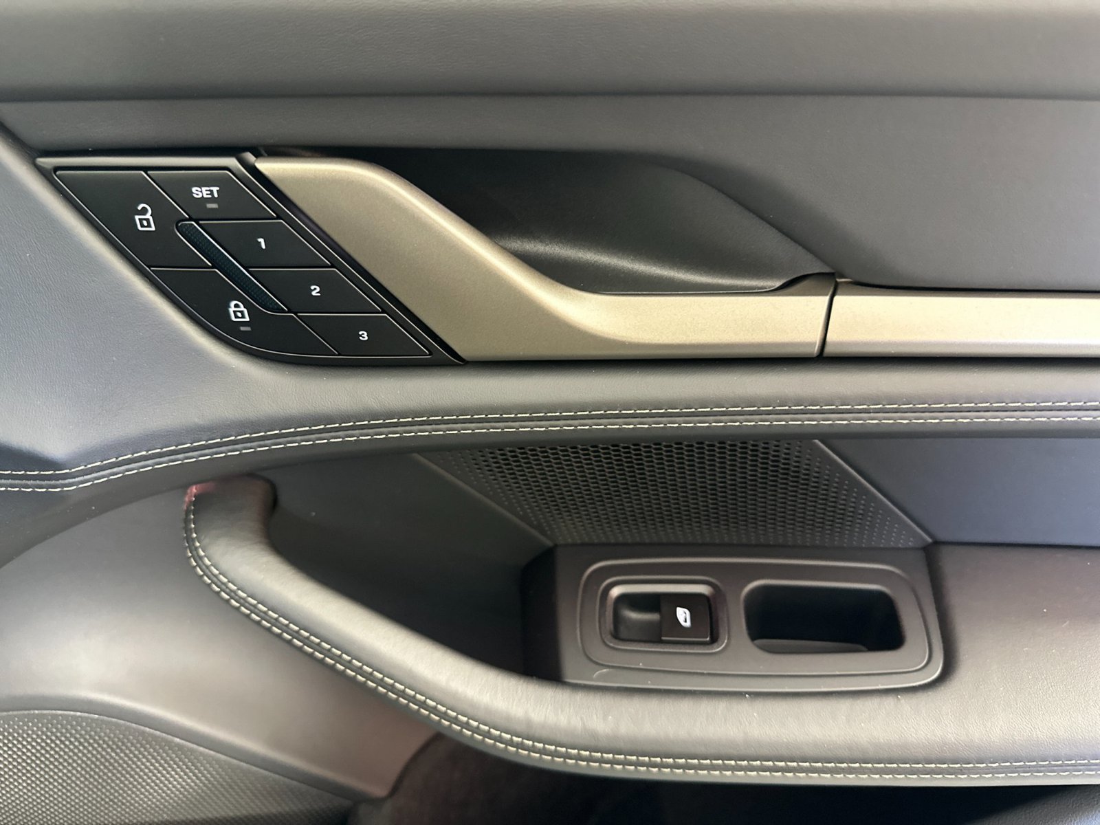 New 2026 Porsche Taycan Turbo AWD/4WD image 19