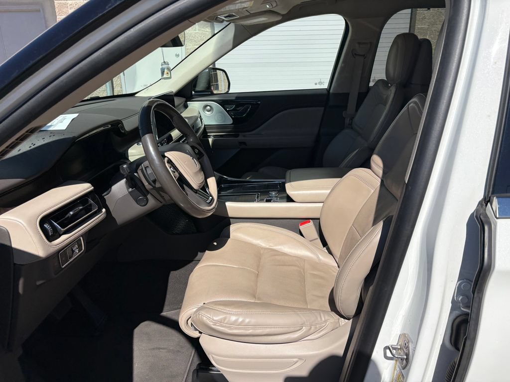 Used 2020 Lincoln Aviator Reserve w/ Equipment Group 202A AWD/4WD image 16