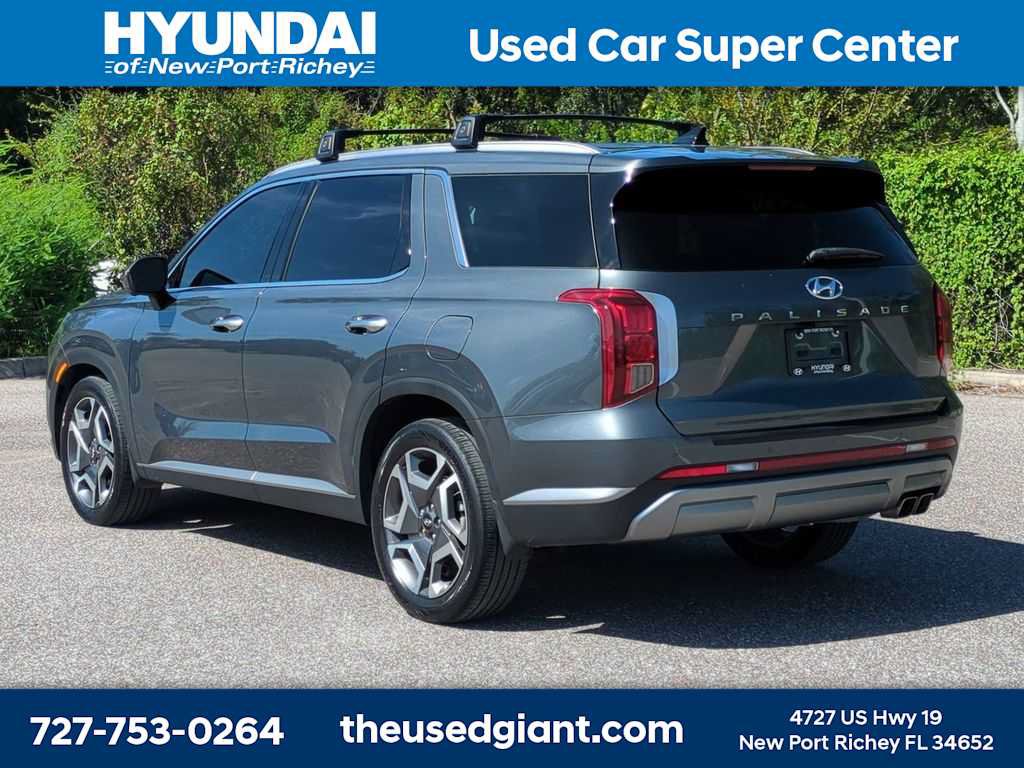 Used 2024 Hyundai Palisade SEL w/ Premium Package FWD image 3