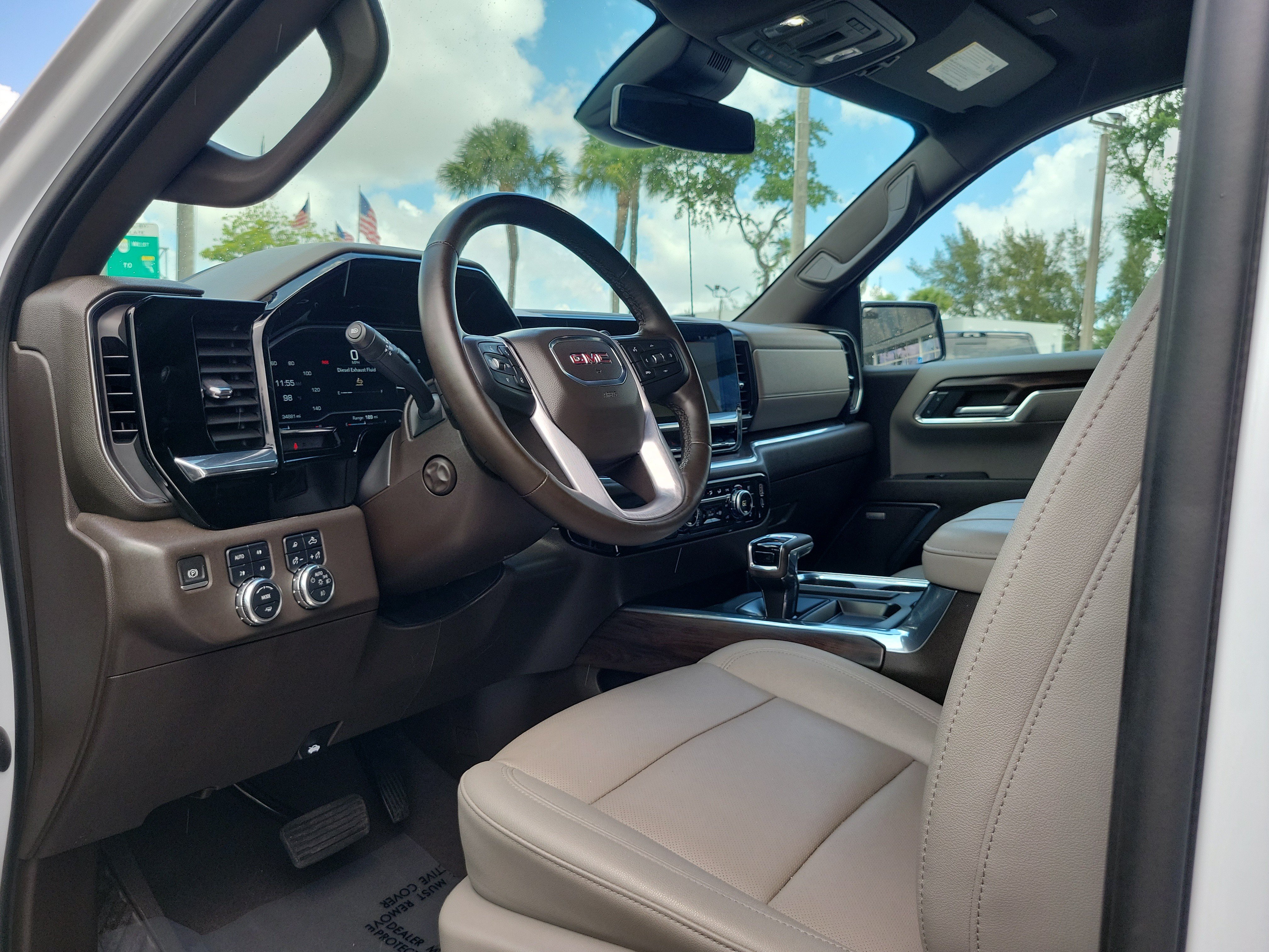 Used 2023 GMC Sierra 1500 SLT w/ SLT Premium Package AWD/4WD image 9