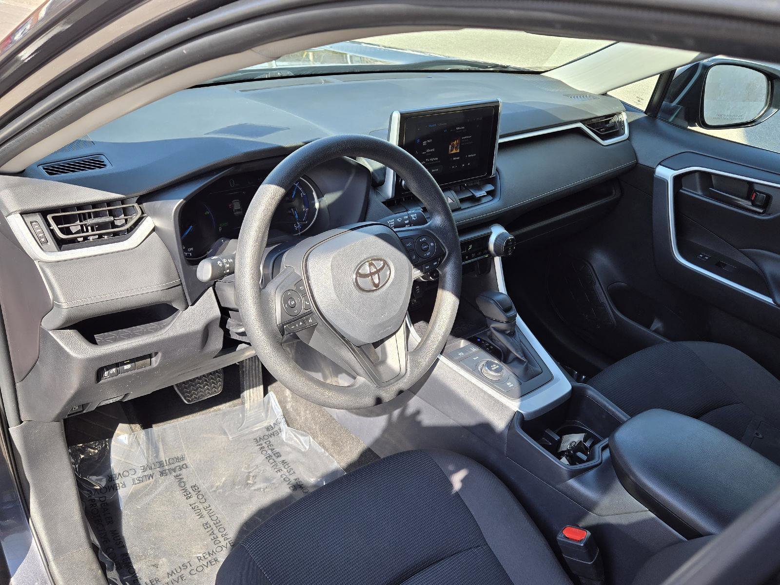 Used 2025 Toyota RAV4 LE AWD/4WD image 5
