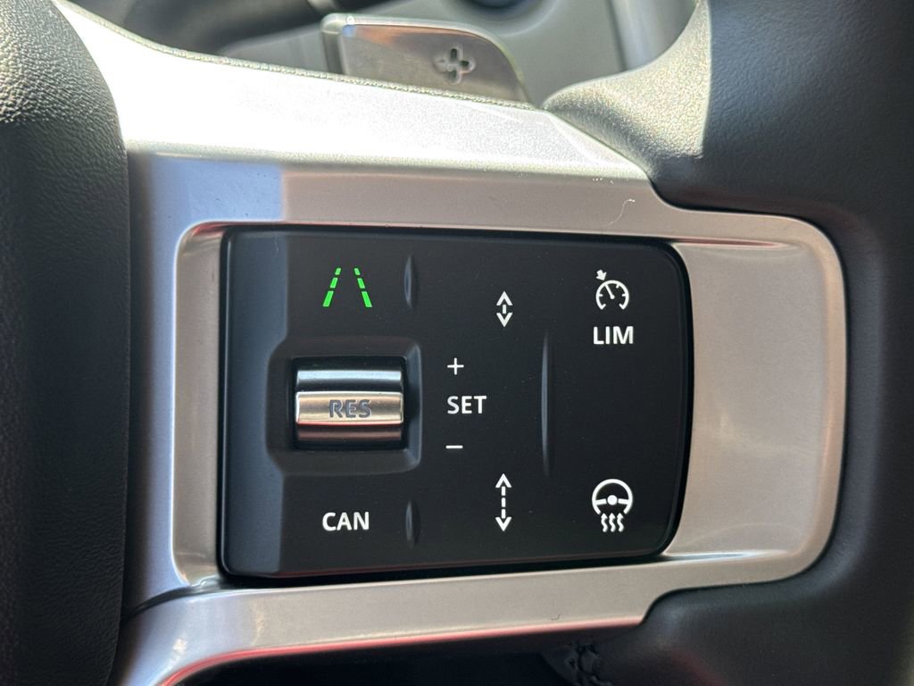 Used 2025 Land Rover Discovery S image 26