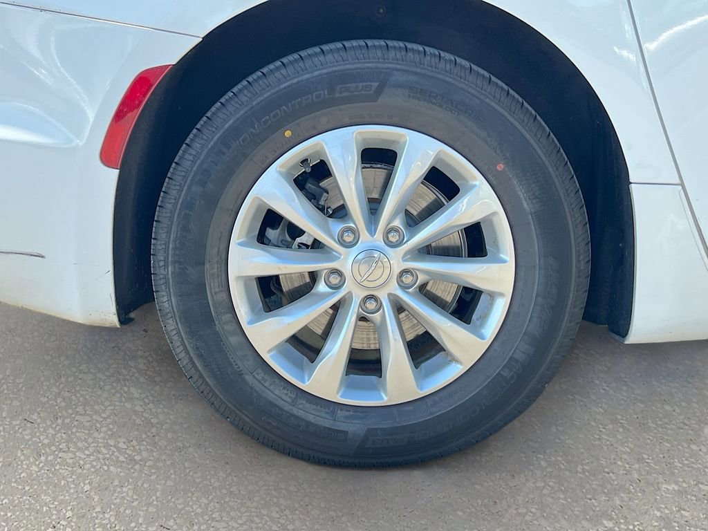 Used 2017 Chrysler Pacifica Touring-L image 29