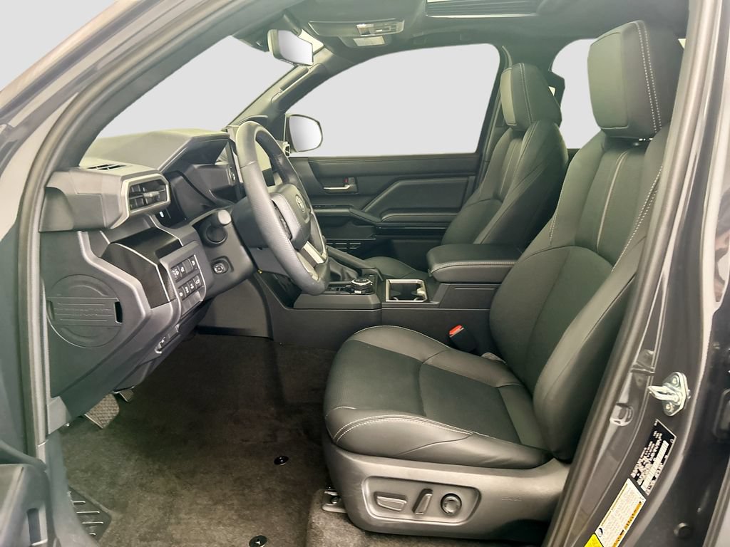 Used 2025 Toyota 4Runner Limited w/ Tow Technology Package AWD/4WD image 17