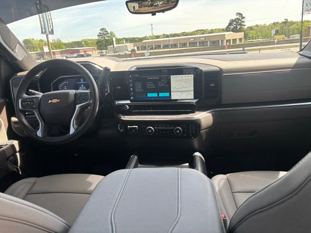 Used 2025 Chevrolet Silverado 2500 LTZ w/ LTZ Convenience Package image 13