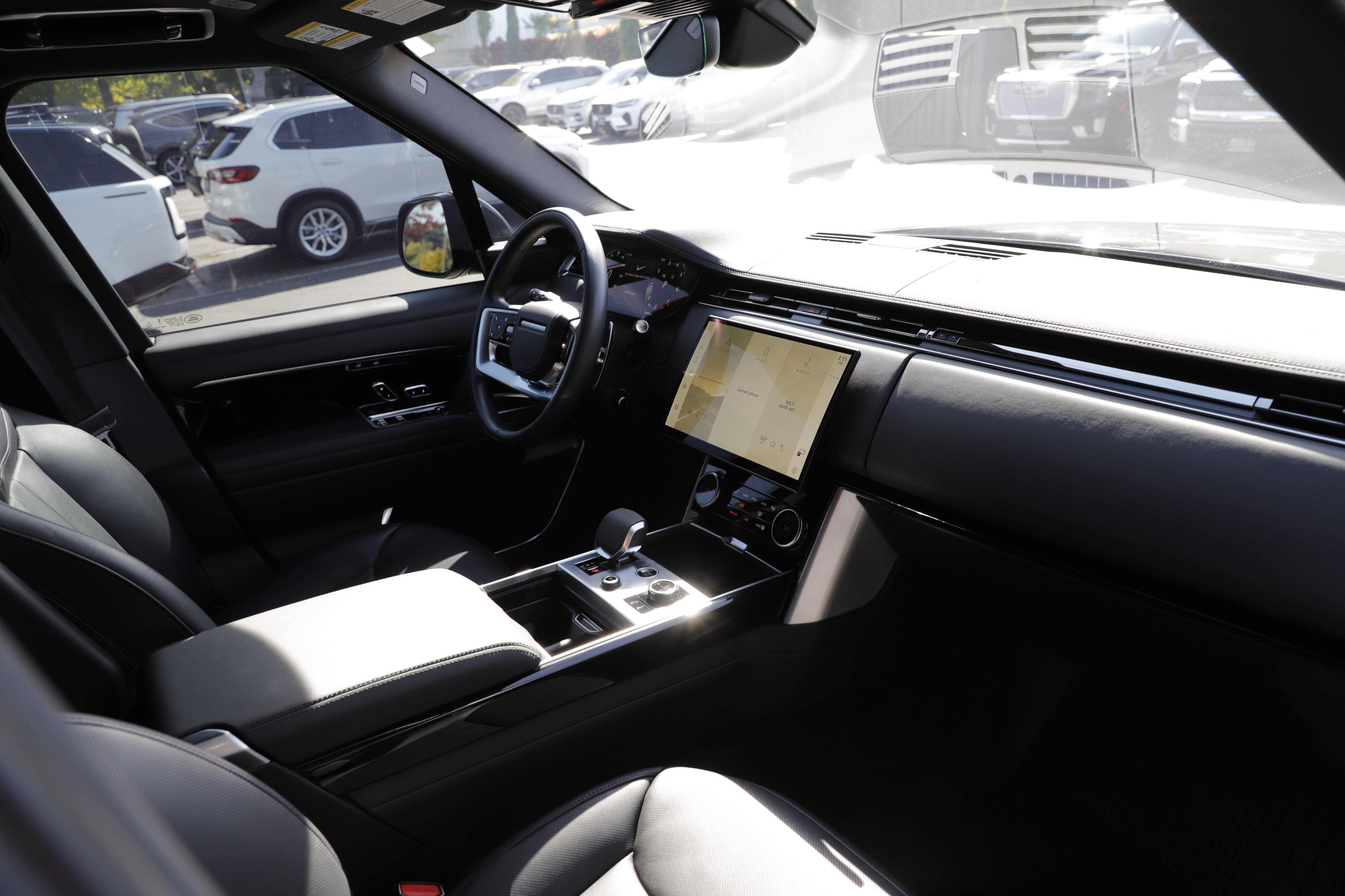 Certified 2023 Land Rover Range Rover SE AWD/4WD image 13