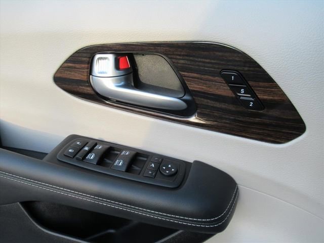 Used 2024 Chrysler Pacifica Limited image 19
