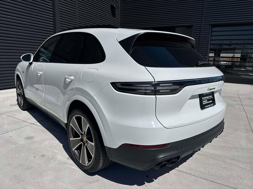 Certified 2023 Porsche Cayenne Platinum Edition image 3