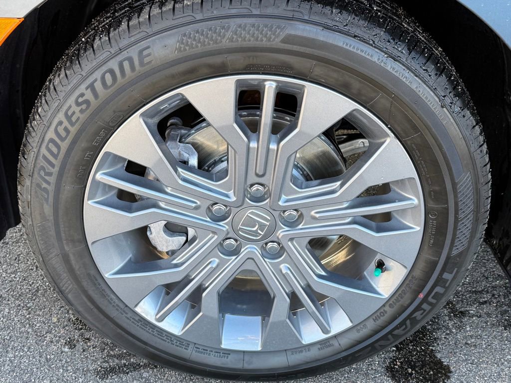 Certified 2026 Honda Odyssey Touring image 11