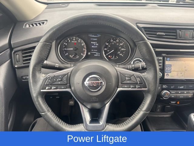 Used 2017 Nissan Rogue SV w/ SV Premium Package image 14
