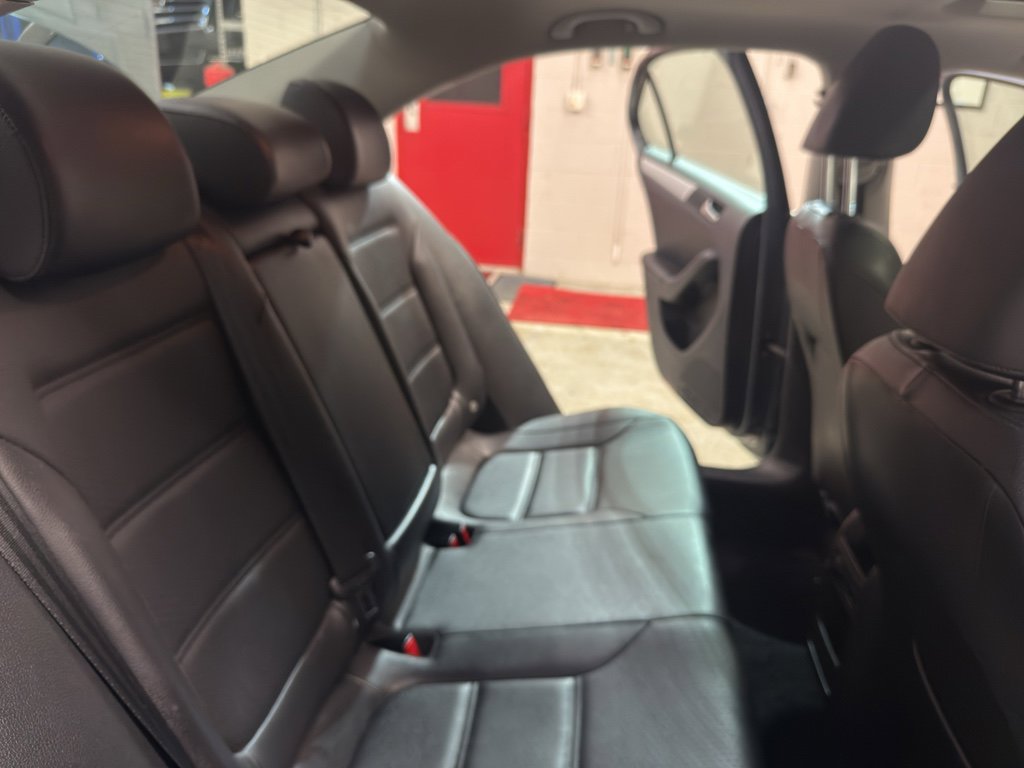 Used 2013 Volkswagen Jetta SE FWD image 26