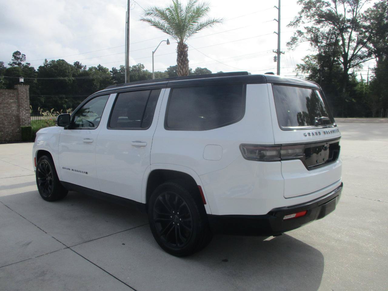 Used 2024 Jeep Grand Wagoneer Series II Obsidian w/ Quick Order Packagew 28T AWD/4WD image 10
