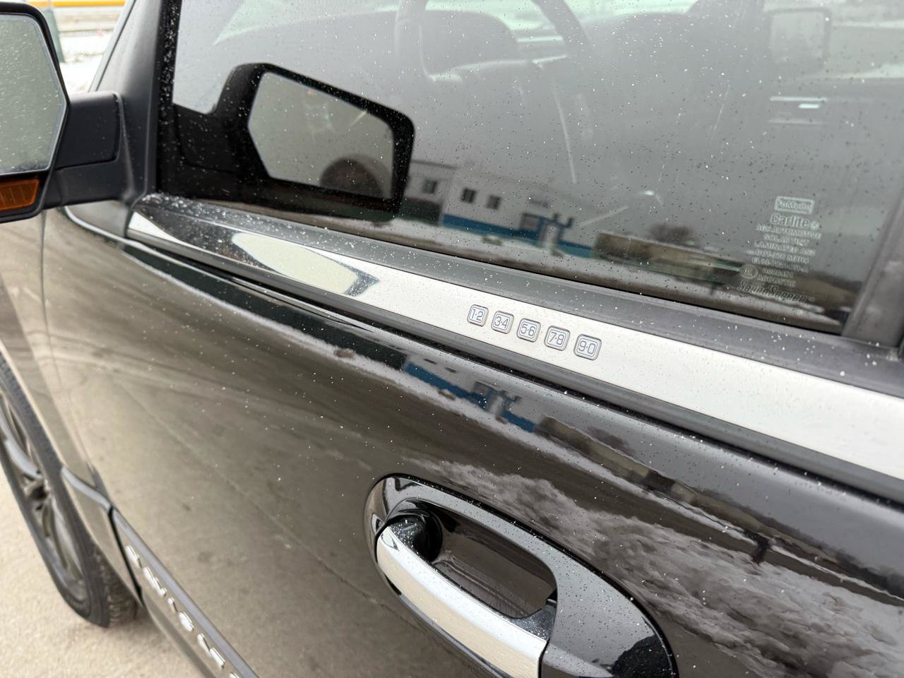 Used 2016 Lincoln Navigator Select AWD/4WD image 10