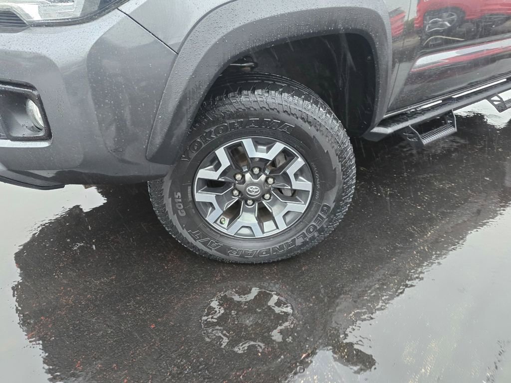 Certified 2016 Toyota Tacoma TRD Off-Road w/ Premium & Technology Package image 2