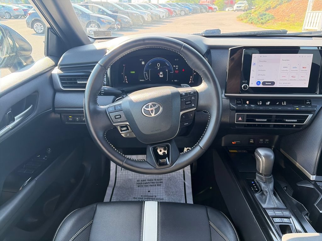 Used 2025 Toyota Camry SE FWD image 14