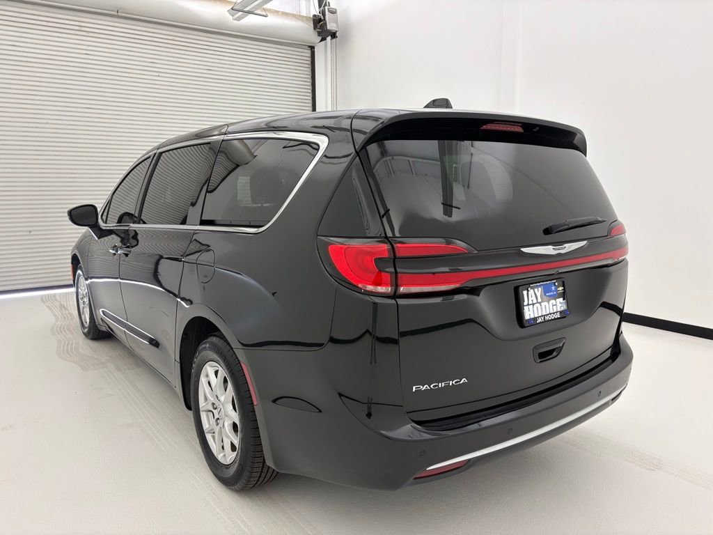 Used 2023 Chrysler Pacifica Touring-L FWD image 21