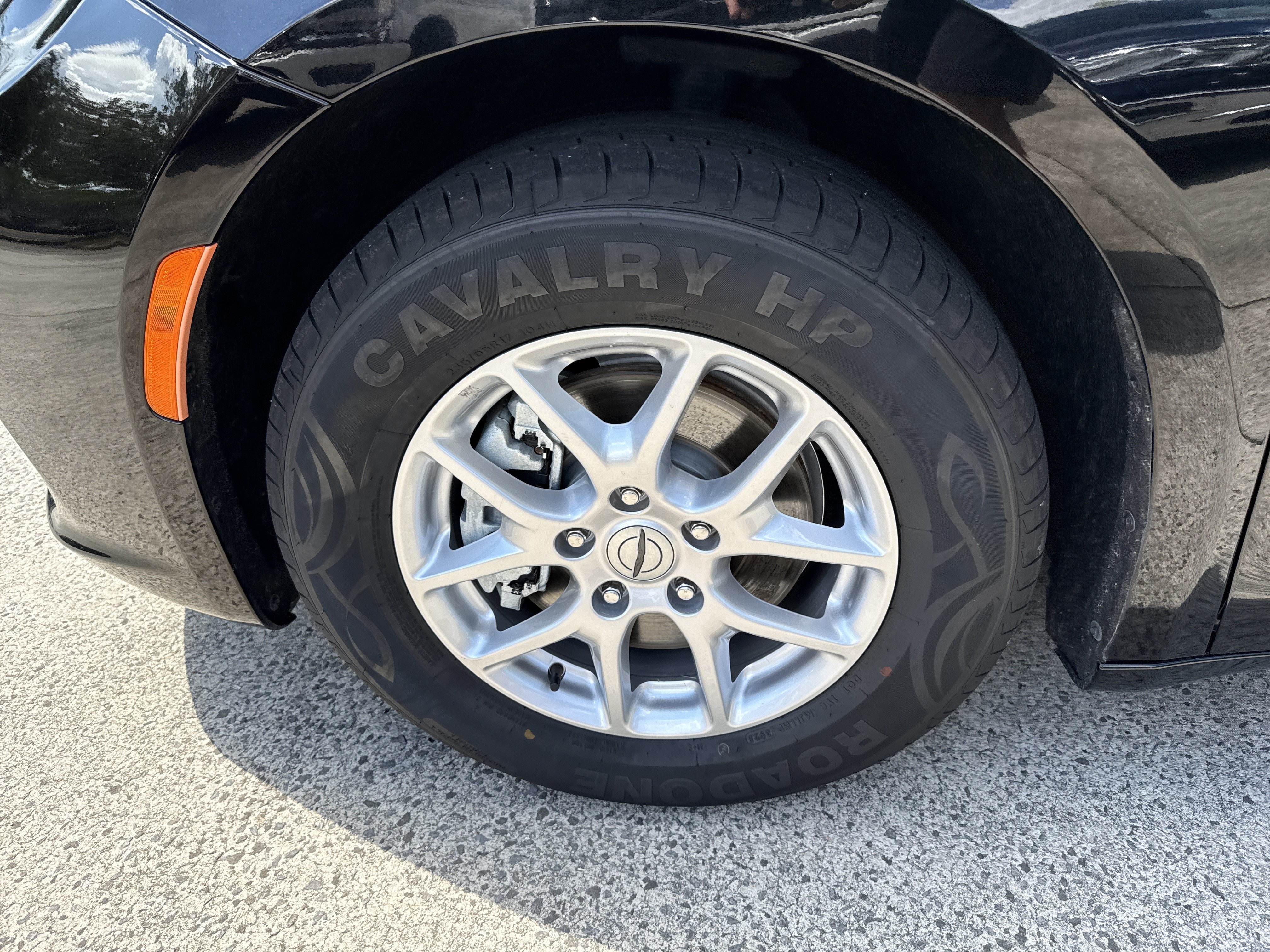 Used 2024 Chrysler Pacifica Touring-L FWD image 11