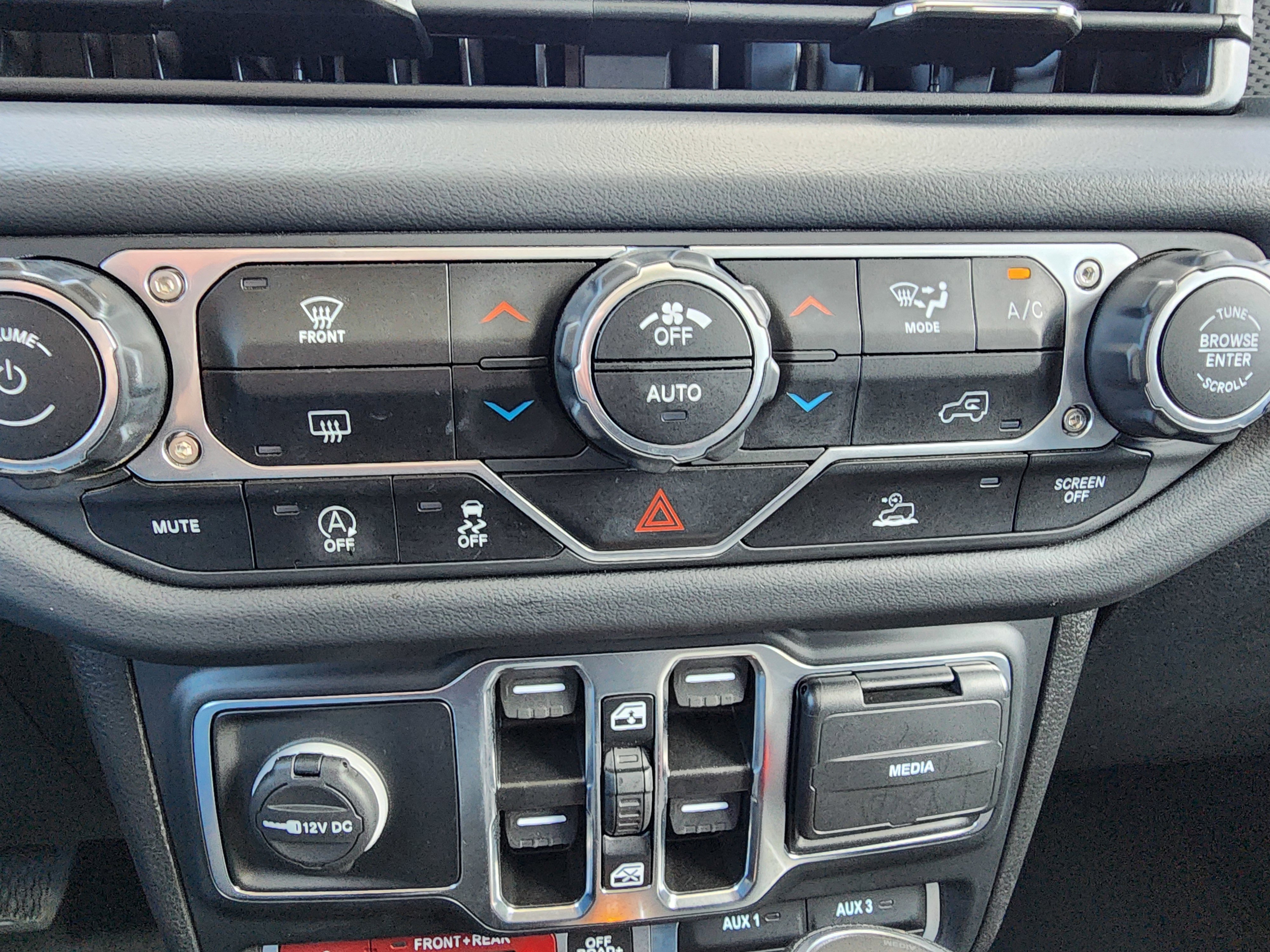 Used 2024 Jeep Wrangler Unlimited Rubicon image 25