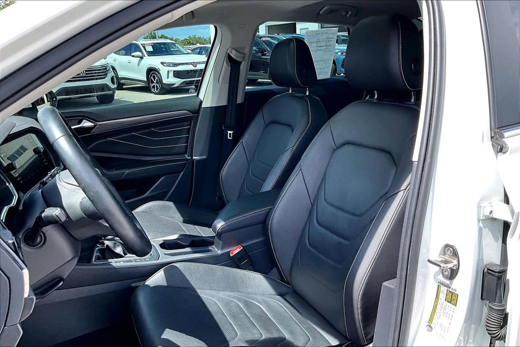 Certified 2022 Volkswagen Jetta SEL FWD image 21