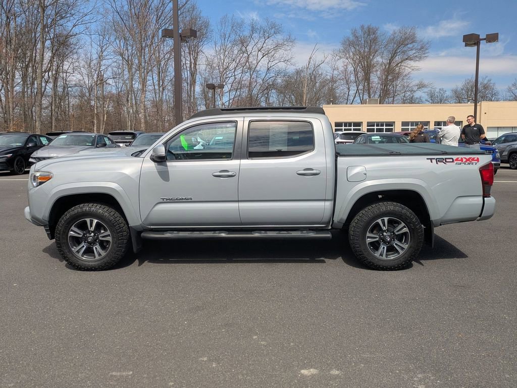 Used 2018 Toyota Tacoma TRD Sport AWD/4WD image 8