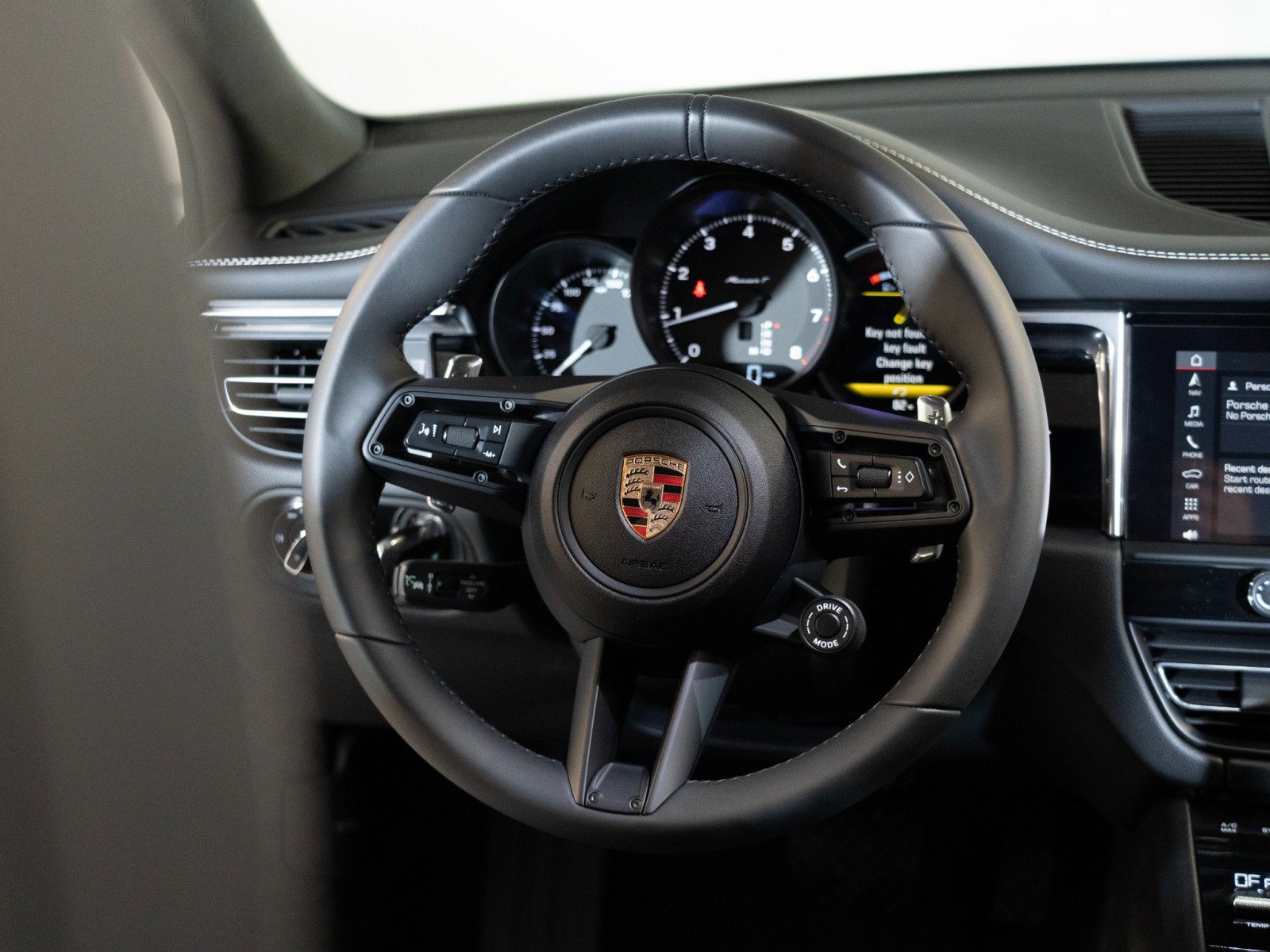 Certified 2025 Porsche Macan Turbo AWD/4WD image 26