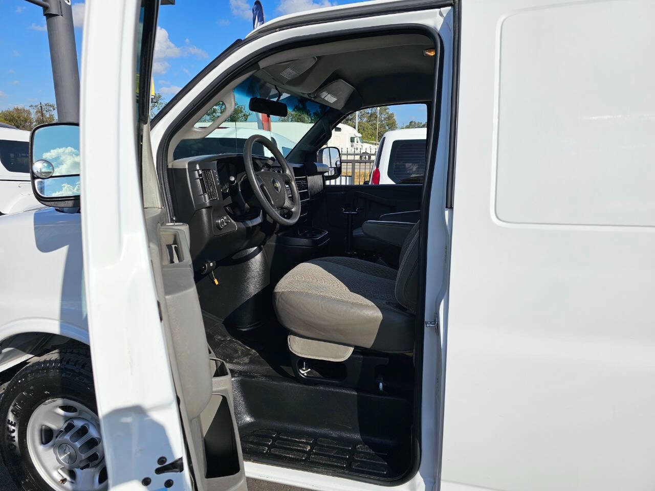 Used 2019 Chevrolet Express 2500 image 14