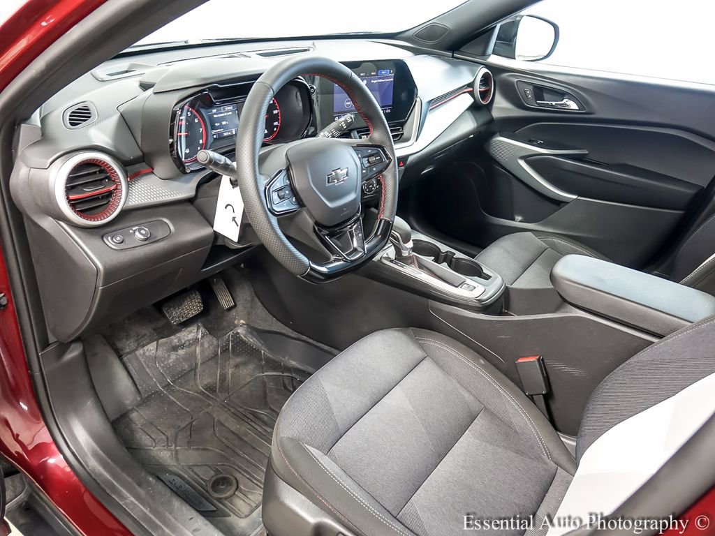 Used 2025 Chevrolet Trax RS w/ Driver Confidence Package FWD image 10