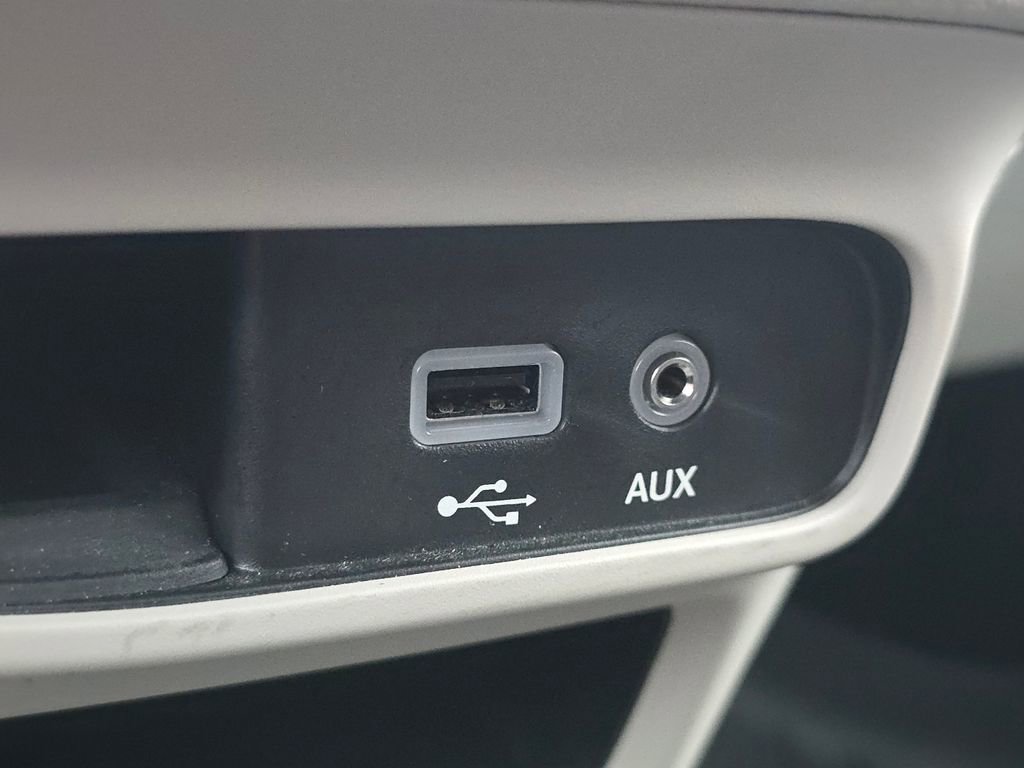 Used 2019 Chrysler Pacifica Limited w/ Tire & Wheel Group image 27