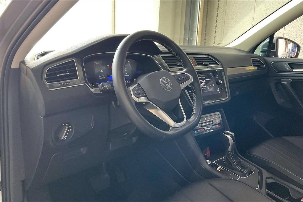 Used 2024 Volkswagen Tiguan SE FWD image 4