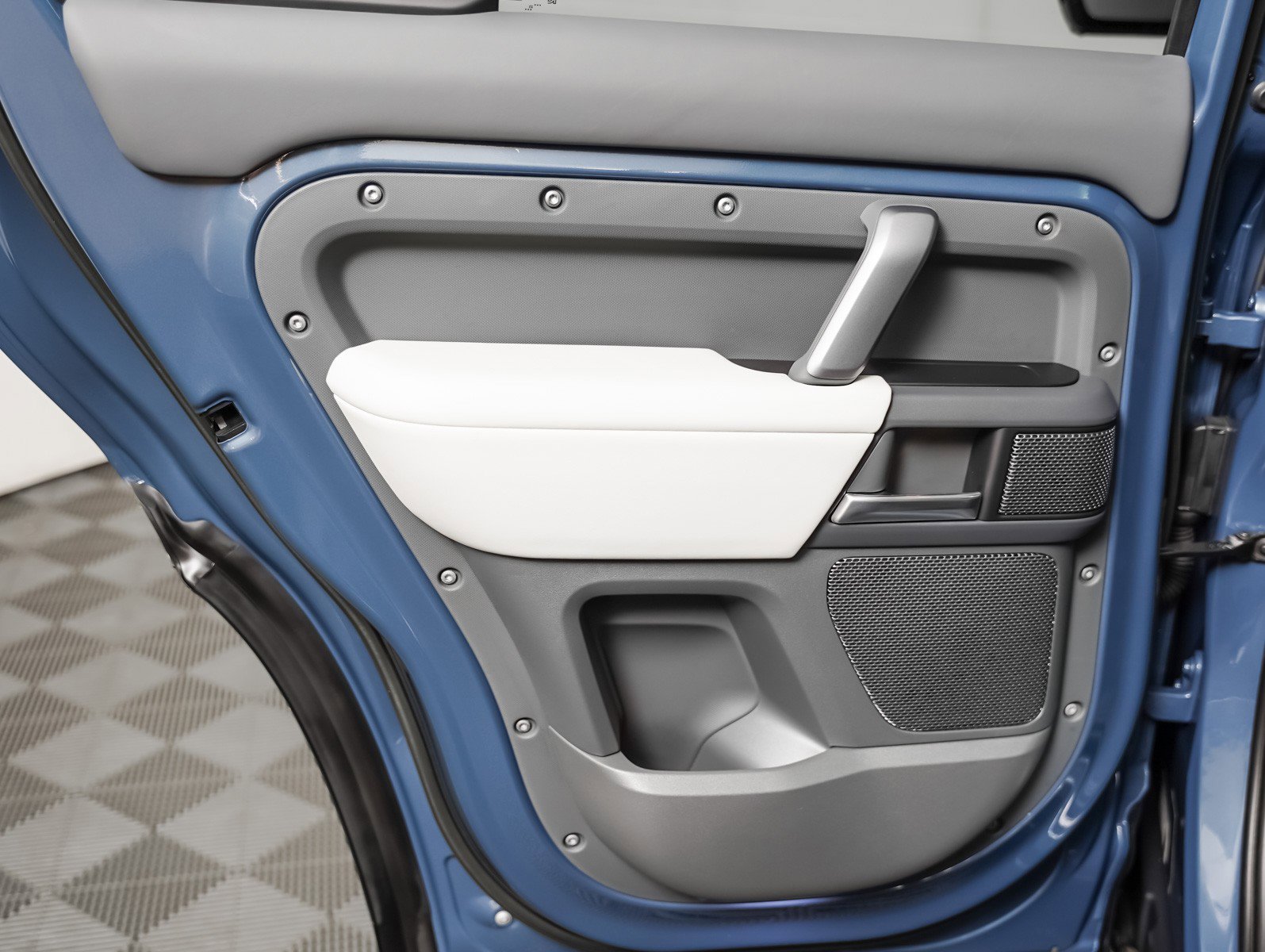 Used 2023 Land Rover Defender 110 X-Dynamic SE image 22