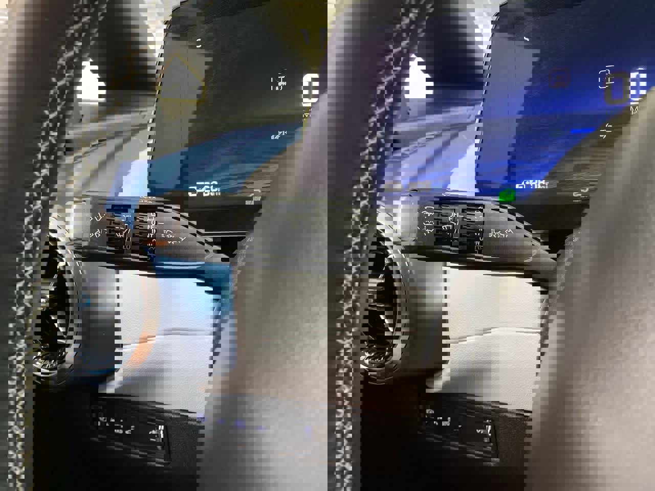 Used 2024 Chevrolet Equinox EV LT image 23