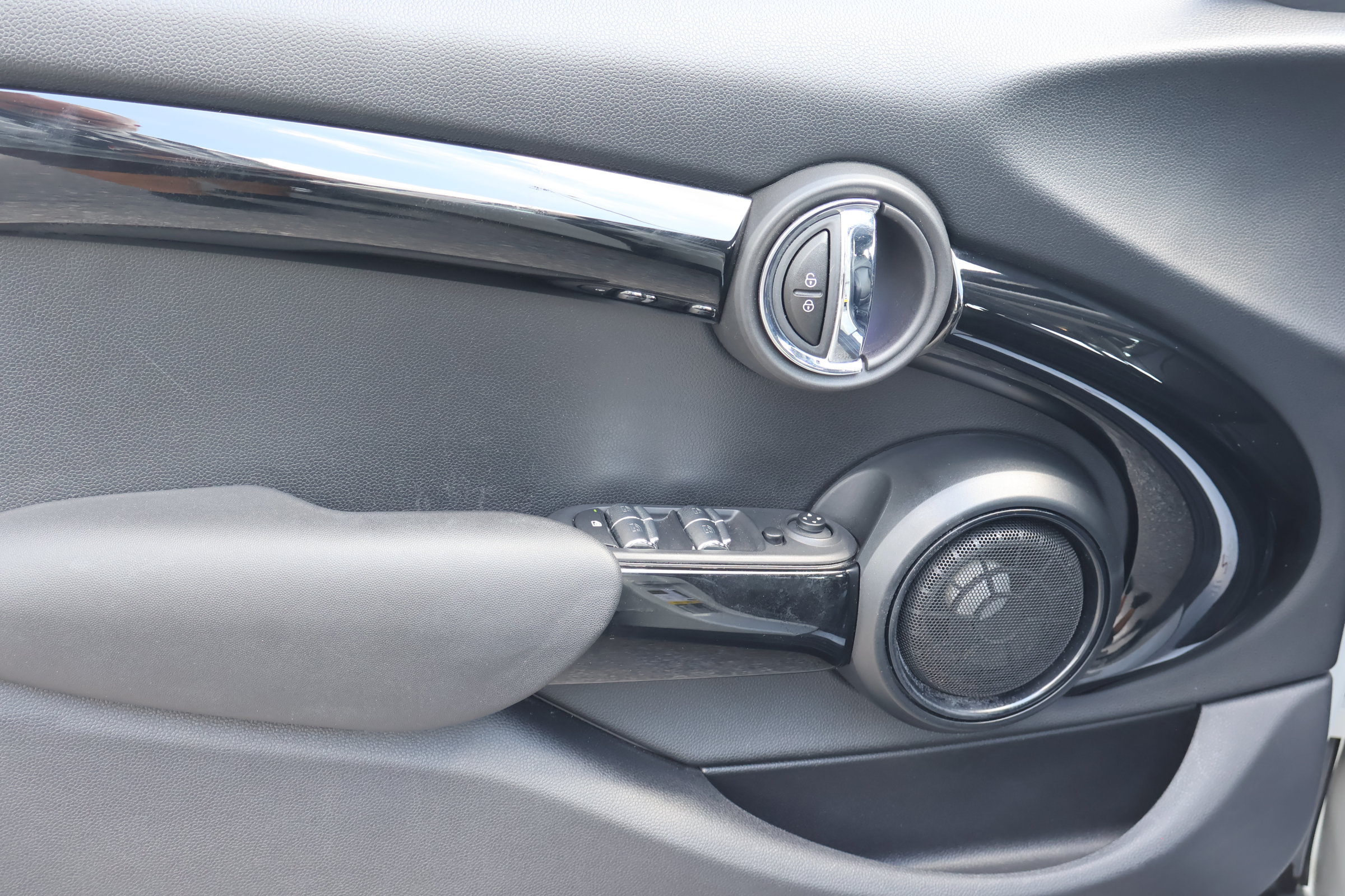 Used 2020 MINI Cooper S FWD image 14