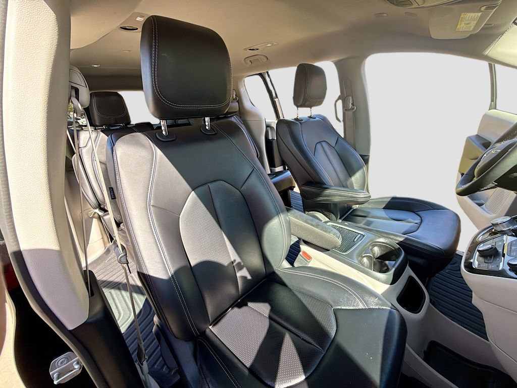 Used 2024 Chrysler Pacifica Touring-L FWD image 28