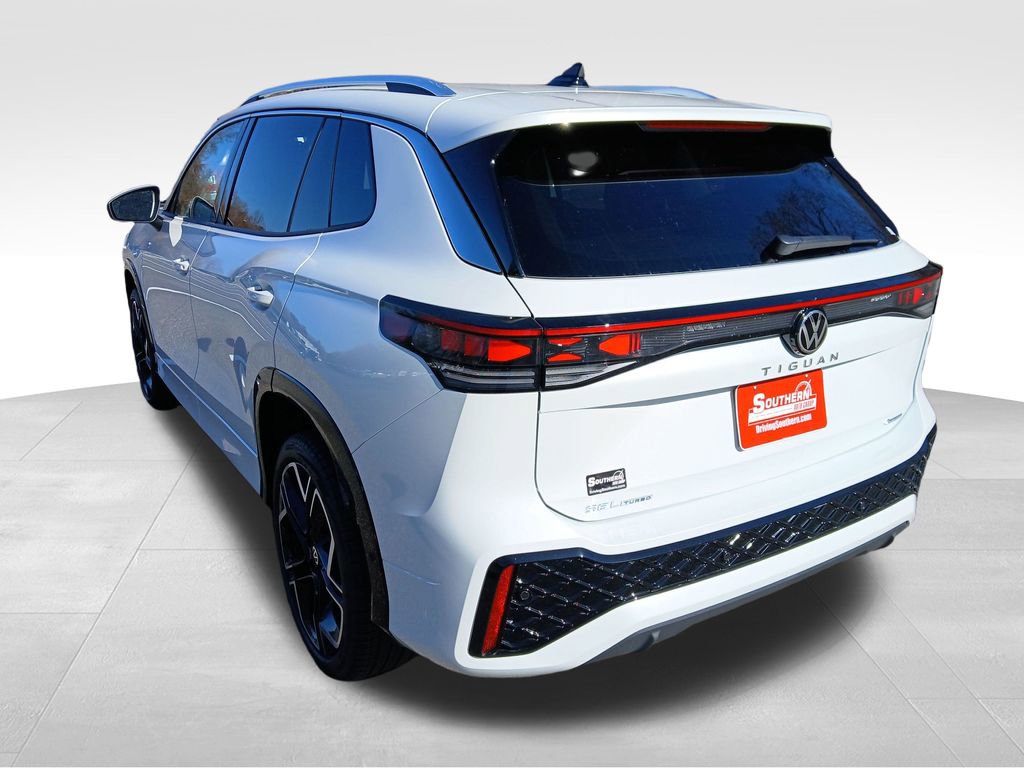 New 2026 Volkswagen Tiguan SEL R-Line image 3