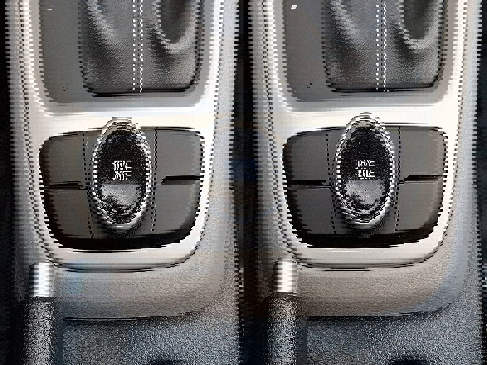 Used 2025 Hyundai Venue SEL image 25